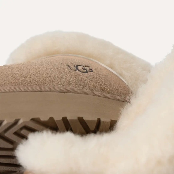 UGG Like-New Women's Shearling Slippers | Disquette | Sand | Size 9 - Picture 3 of 11